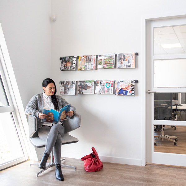 ARTITEQ Magazine Rail Display System